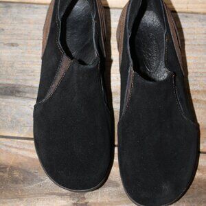New Peace Mocs Denise Wide 7 Wide Black & Brown Cushioned Slipon New